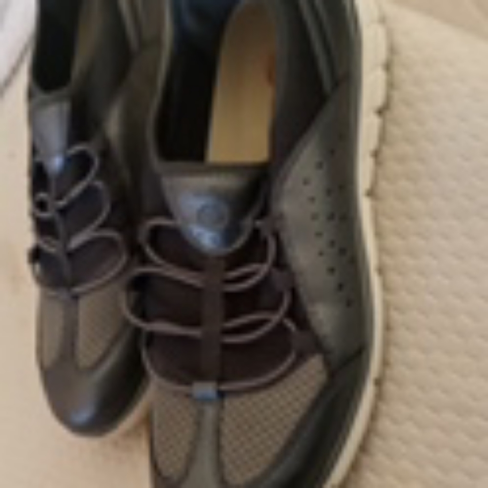 Memory foam sneakers